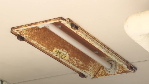 54か所の公園で148本の蛍光灯が無断でLEDに