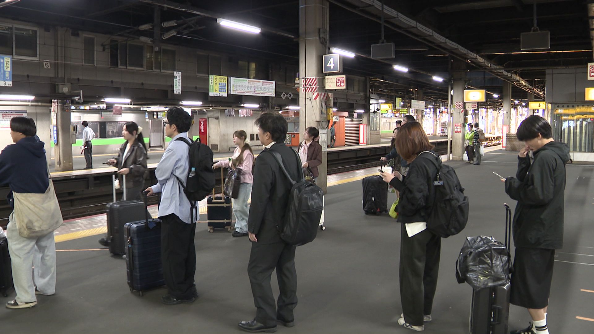 午前6時前のJR札幌駅
