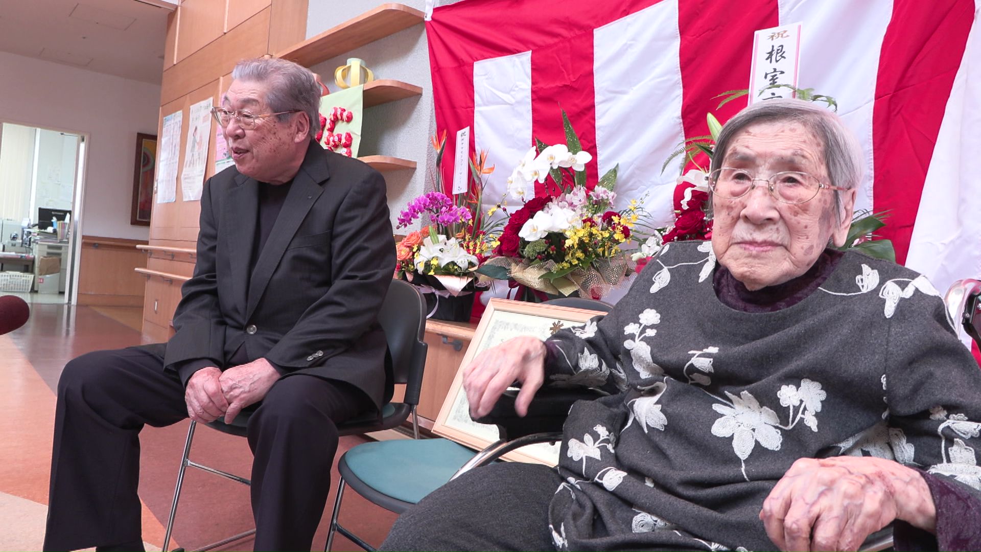 長男の山本哲弘さん(左)