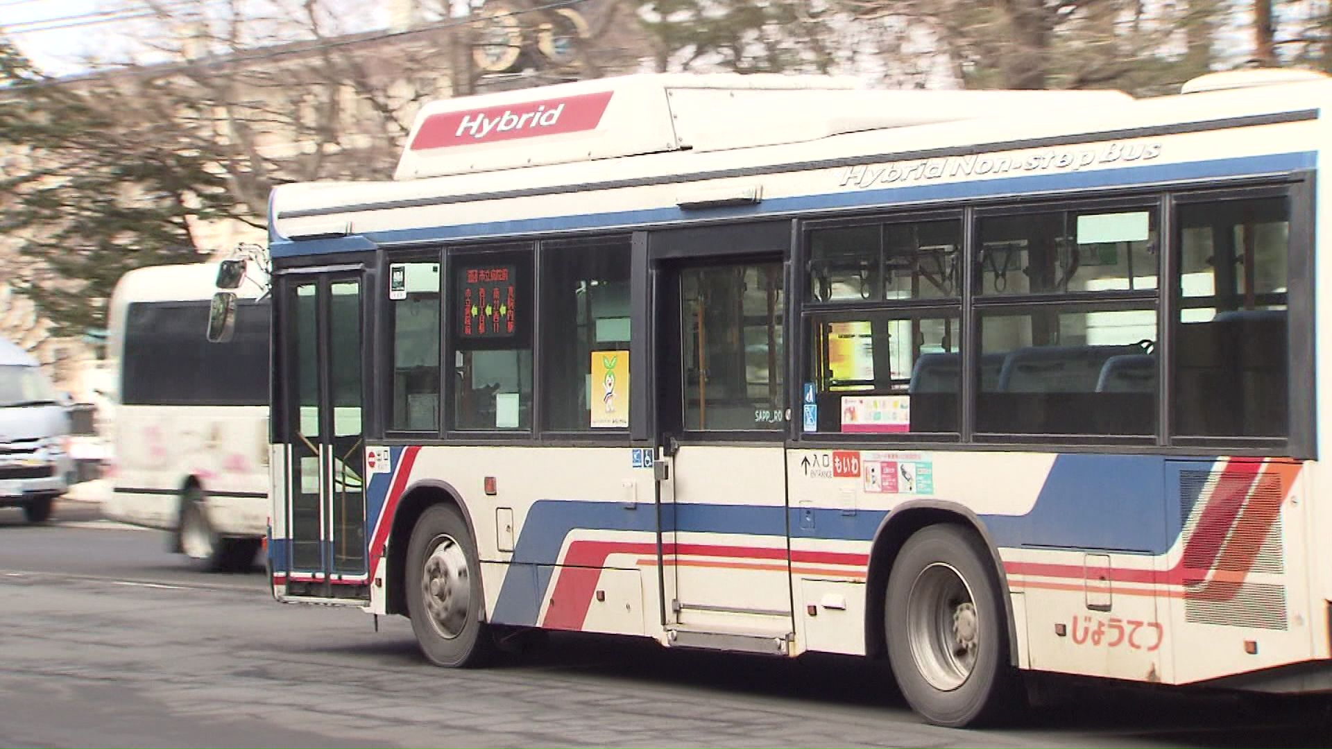 下落した地域の一部では、運転手不足などに伴うバスの減便が相次いでいる