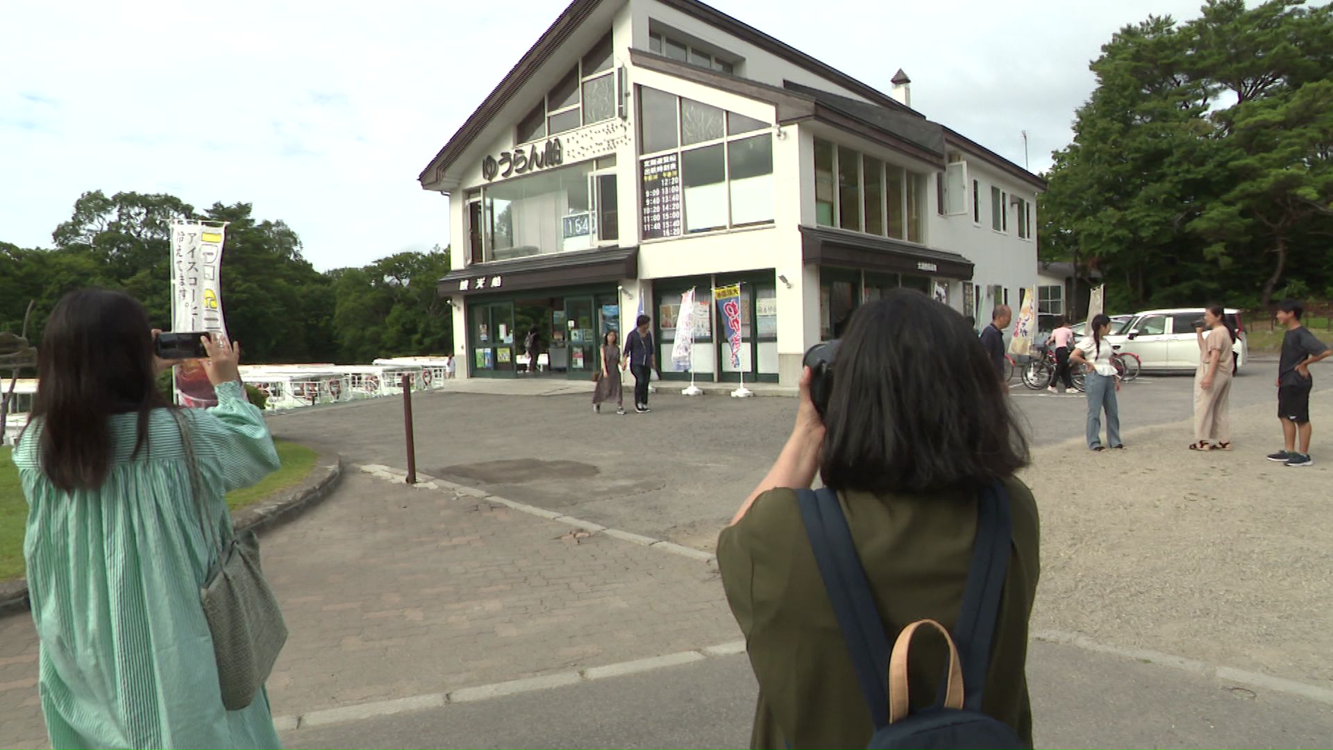 2027年度に向けて大沼国定公園を視察する教師