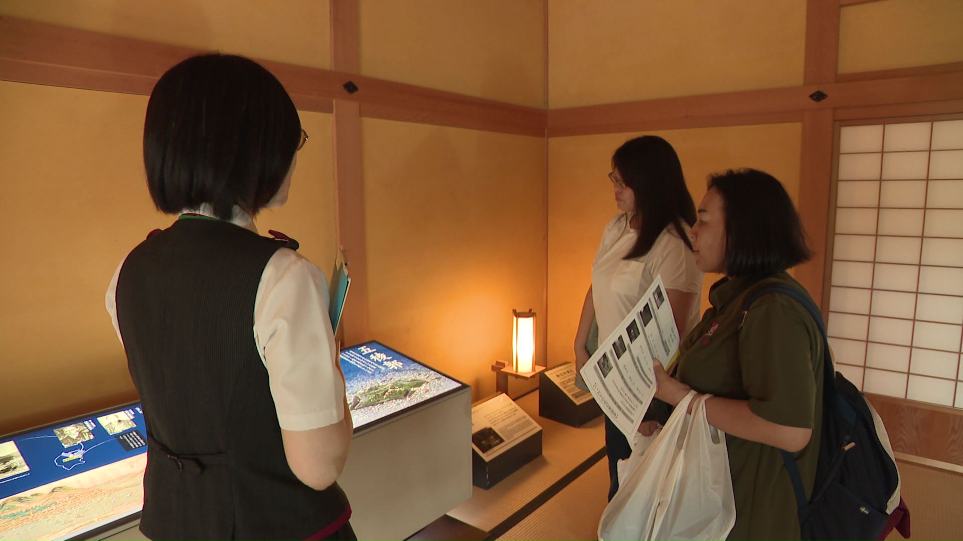 箱館奉行所を視察する教師