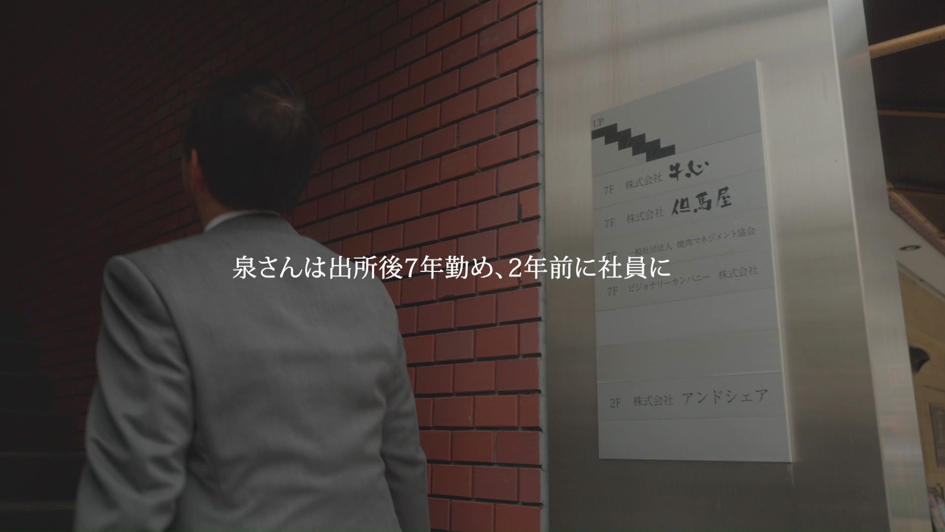 「善悪の単純な枠組みでは捉えられない人間の複雑な実相が描き出されている」と講評