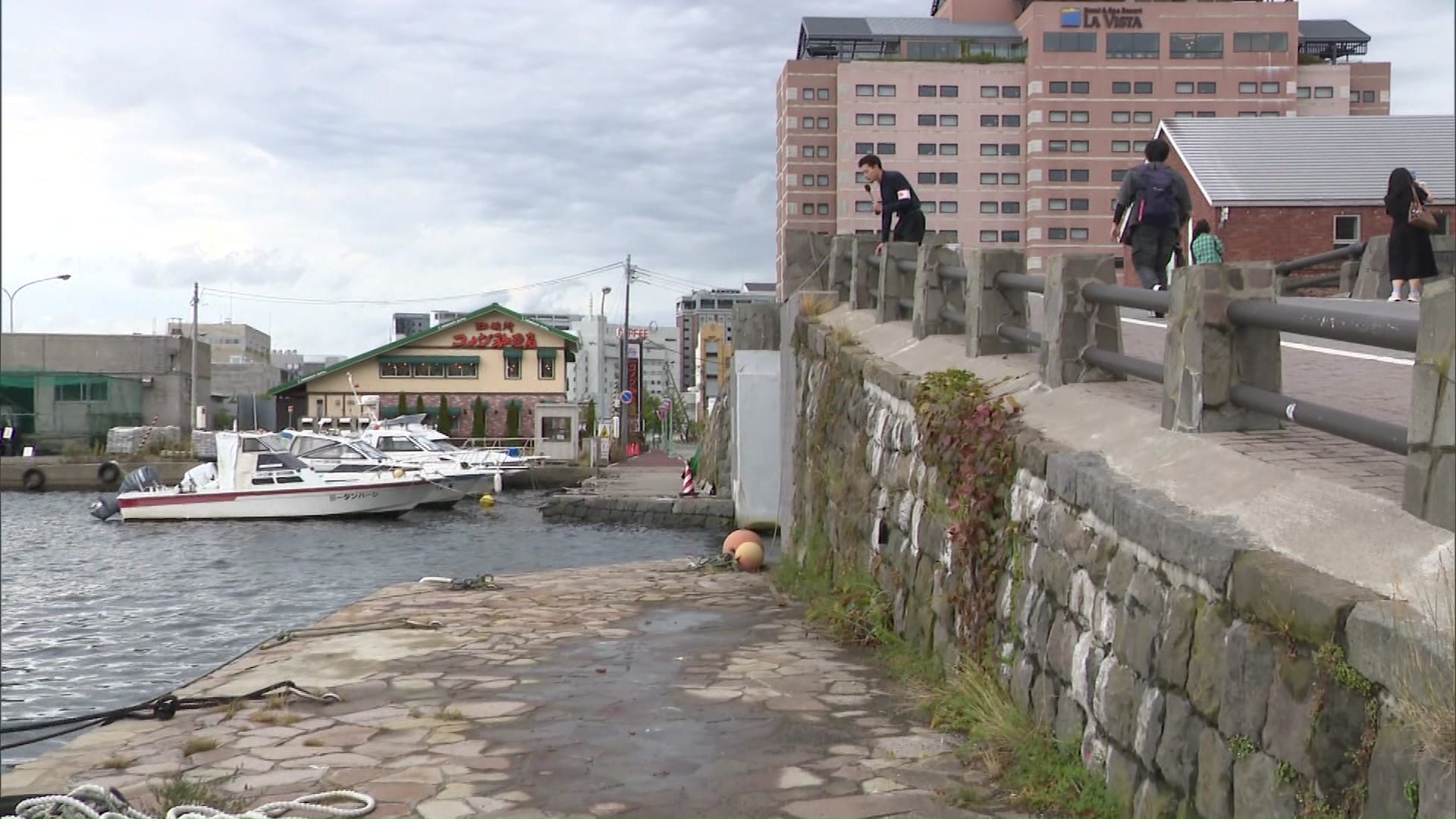 観光地の柵が低い…4億円の損害賠償『七財橋』から約3ｍ転落で脊髄損傷し手足が“まひの後遺症”―オーストラリア人男性が「国の基準110センチ満たさず」函館市を相手に訴え〈北海道〉