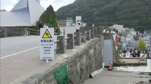 函館市の撮影スポット「七財橋」から転落し脊髄損傷…オーストラリア人男性が市に4億円賠償求め提訴 観光客は「対策必要」「自分が悪い」意見分かれる〈北海道〉