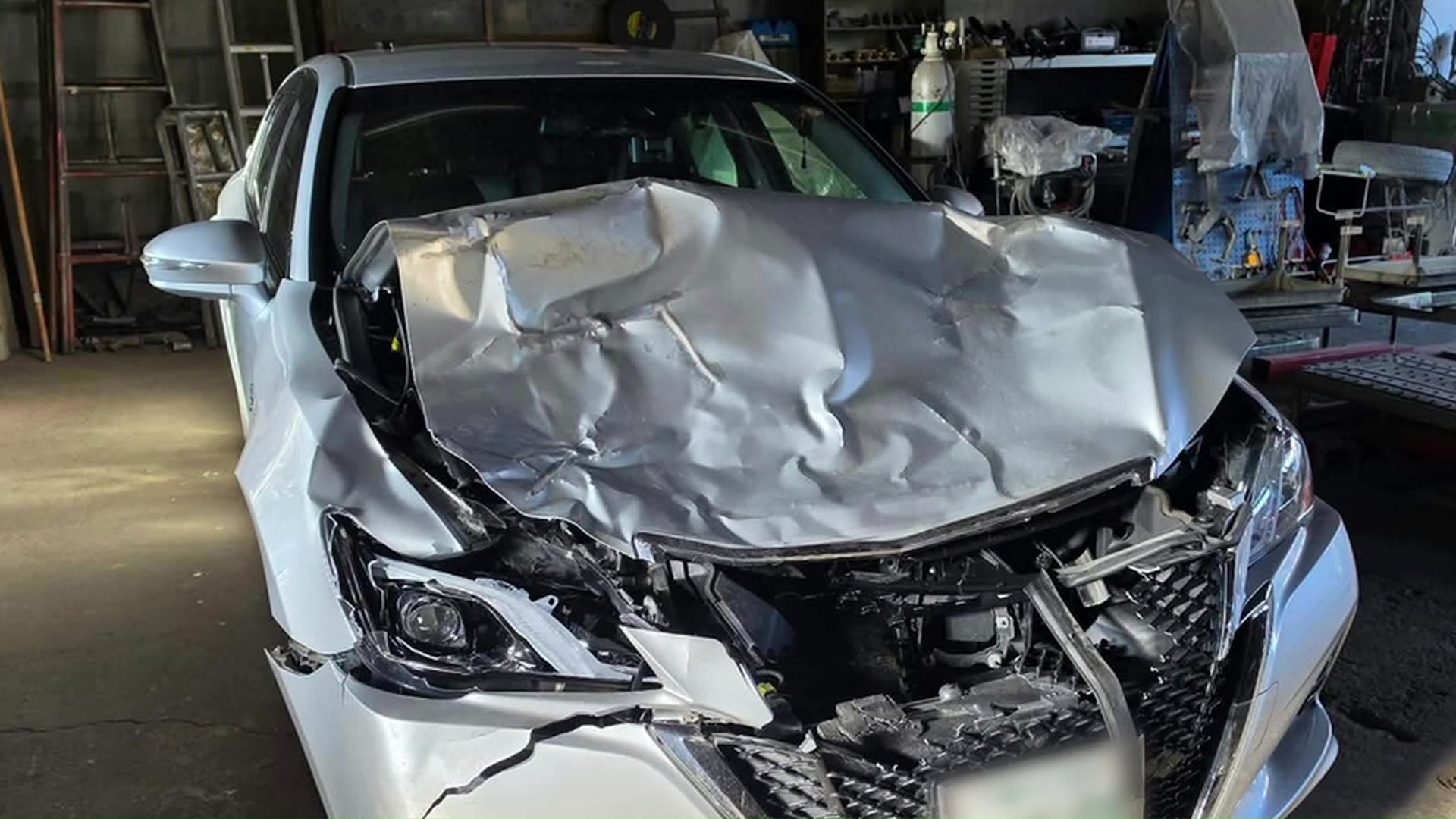 大破した車　提供：視聴者