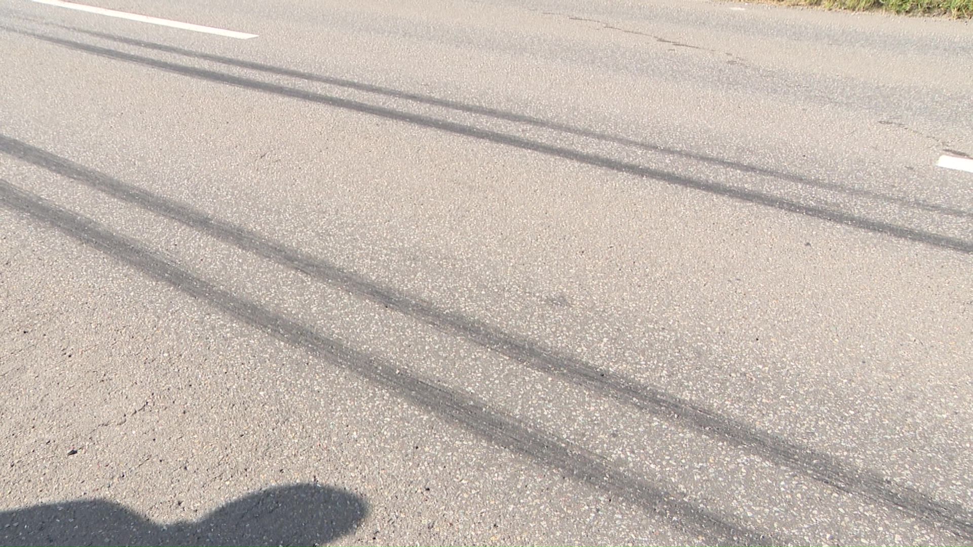 道路に残されたブレーキ痕が判断材料に