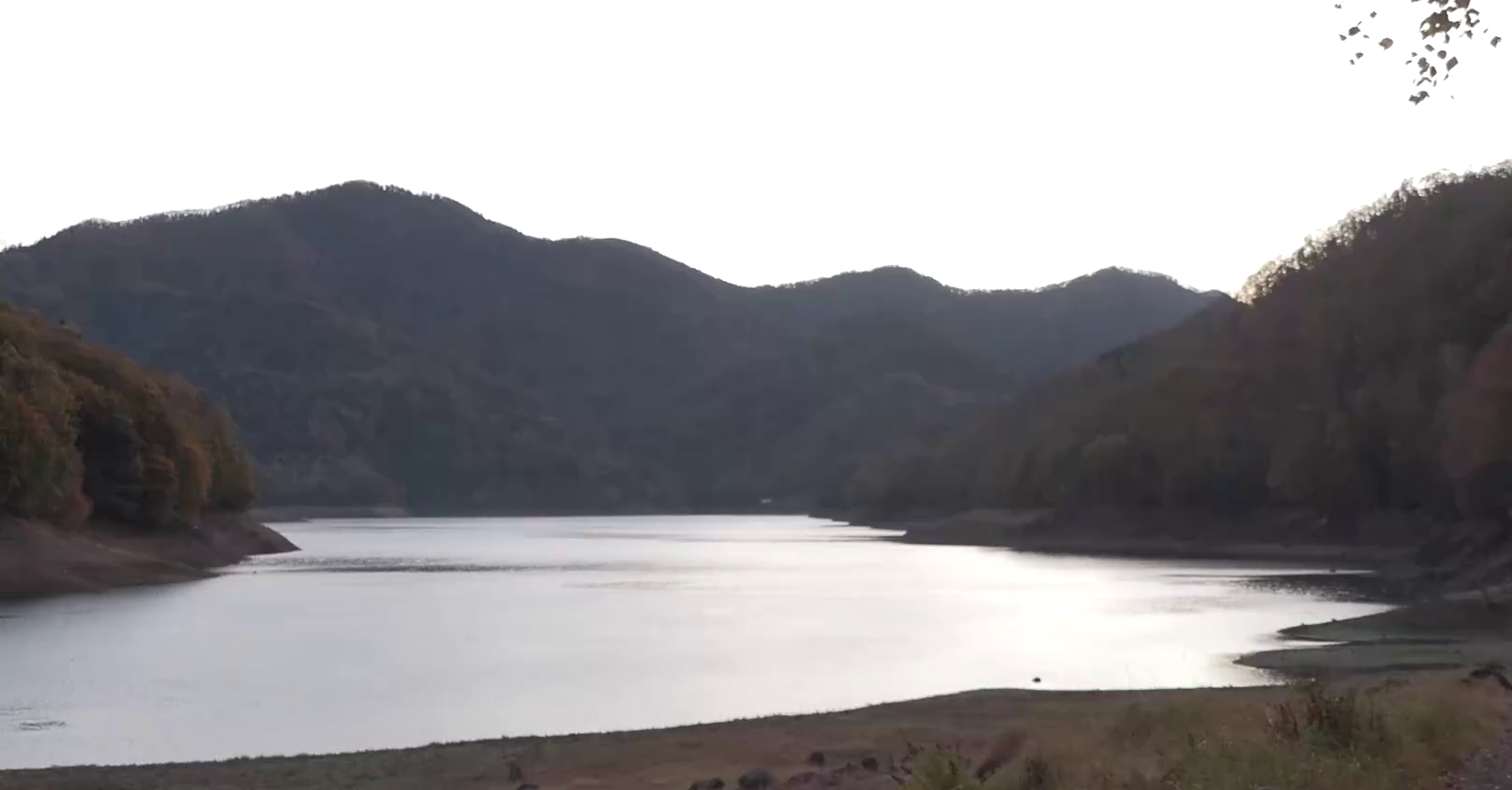 上士幌町糠平は2.2℃まで下がり紅葉が見ごろを迎える