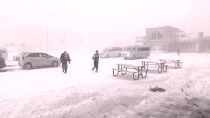 【中山峠で今季初の積雪】札幌市内の平地も一時的に“雪化粧”層雲峡温泉周辺では吹雪に…稚内市で初雪・利尻山で初冠雪！11月下旬並みの強い寒気〈北海道〉