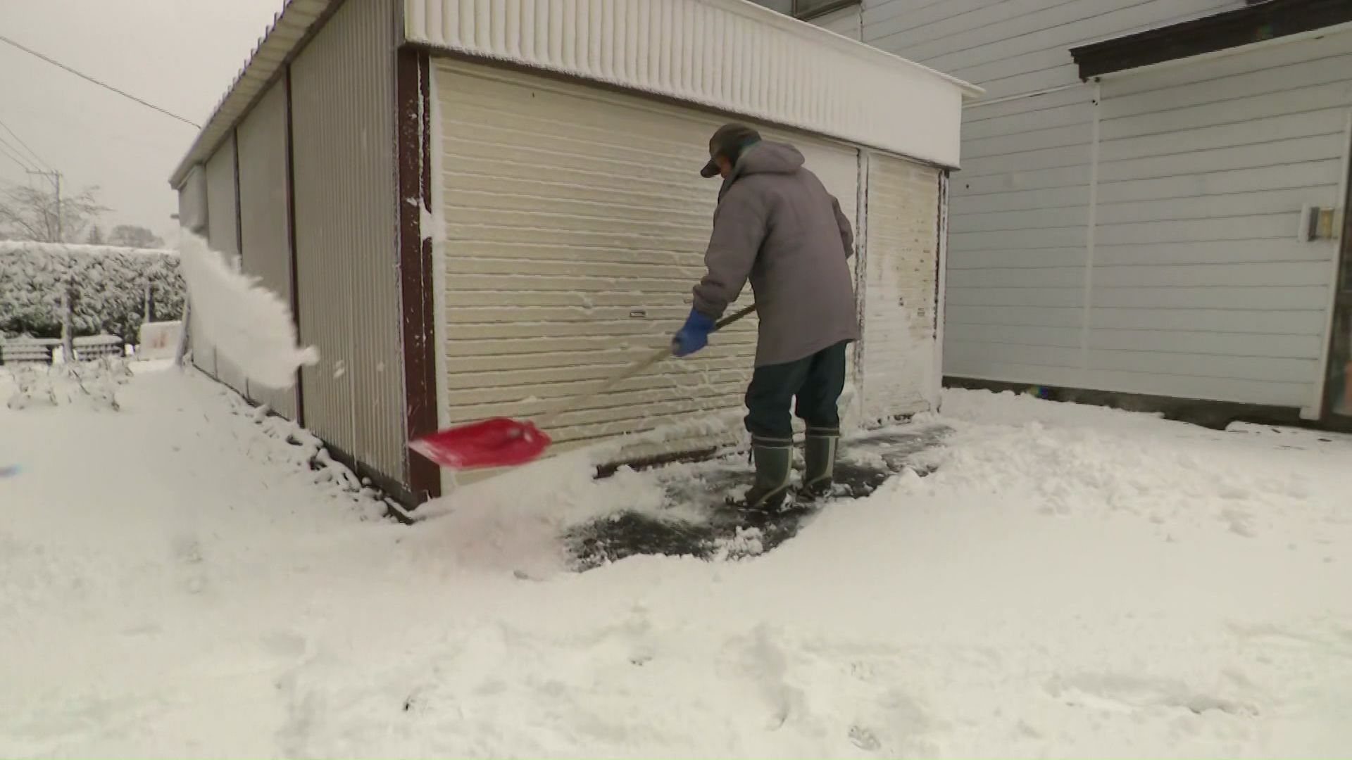 朝から雪かきに追われた上川町